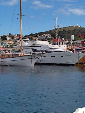 BOAT & BREAKFAST LUCRETIA, LUXURY yacht